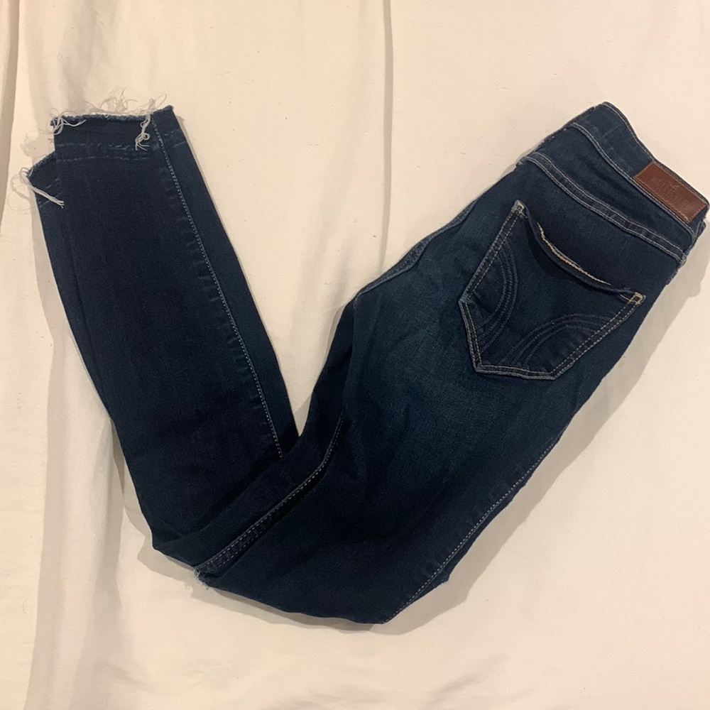 Hollister- ripped jeans